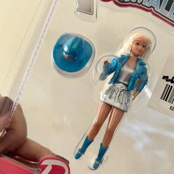 World’s Smallest Barbie Cowgirl Doll, Collectable- NWT - Picture 3 of 8